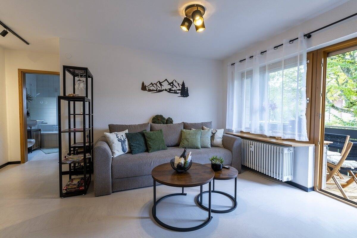 Ganze Ferienwohnung, Wäldernestchen - zentral - Natur pur - Tiefgarage - Balkon - modernes 2 Zimmer Appartement in Lenzkirch, Südschwarzwald