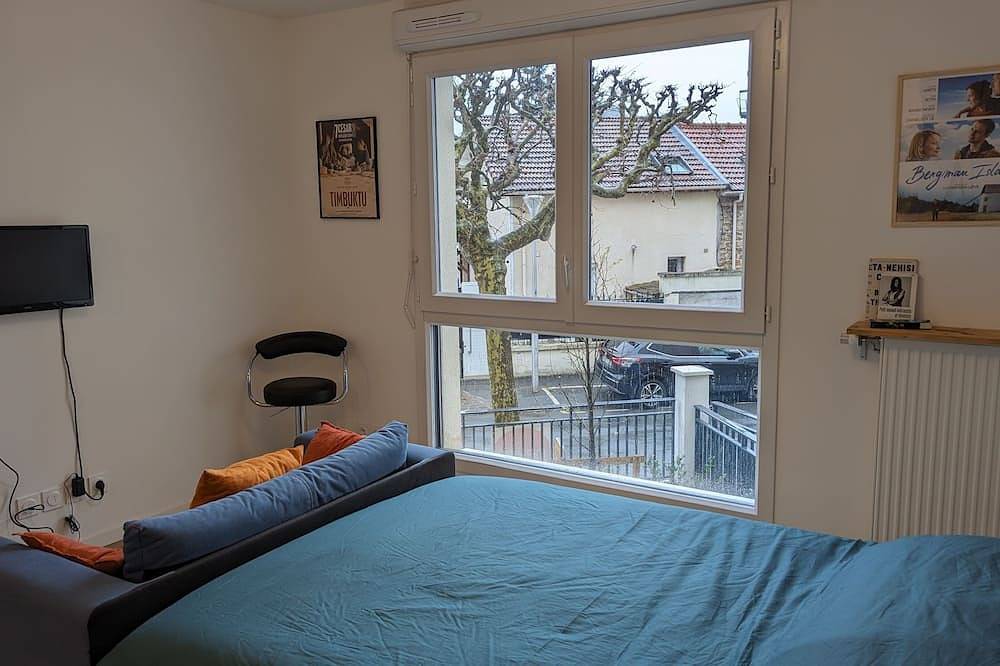 Entire apartment, Bright studio near Paris with easy access to Disneyland via the Rer A line in Champigny-sur-Marne, Val-de-Marne