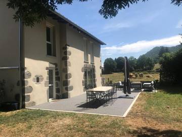Gîte pour 8 personnes, avec piscine et jardin à Jussac