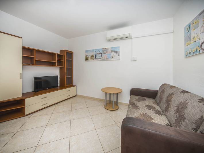 Ferienhaus für 20 Personen, mit Balkon und Garten, kinderfreundlich in Podstrana - 3