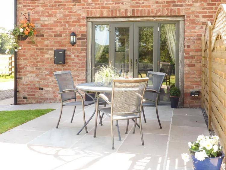 Rural Cottage-Full Kitchen-Pets Ok-Paddock in Shropshire