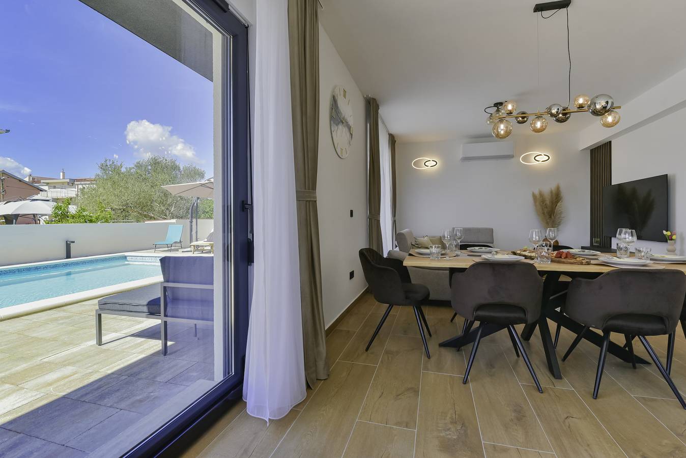 Villa Sunflower with pool in Sukosan, Zadar