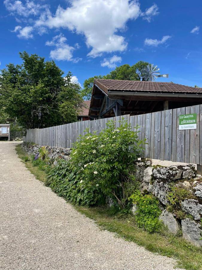Gîte pour 4 personnes, avec terrasse ainsi que vue et jardin, animaux acceptés dans Cascades du Hérisson - 2