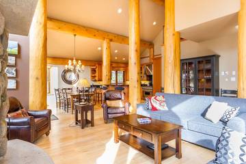 Holiday Home for 12 People in Whistler, Whistler Blackcomb, Photo 2