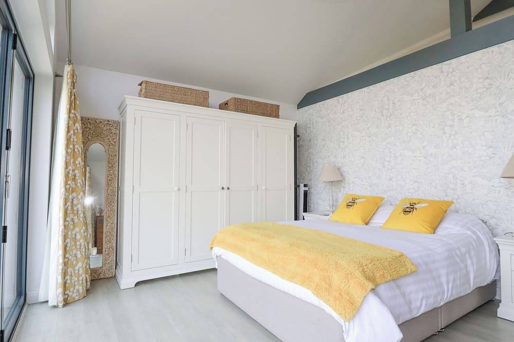 Trenant View, pet friendly, luxury holiday cottage in Wadebridge in Wadebridge, Cornwall