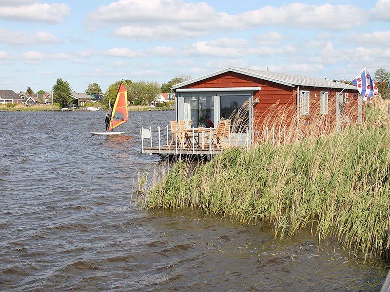 Vakantiefriesland — Hausboot Oudega direkt am Wasser in Ijsselmeer