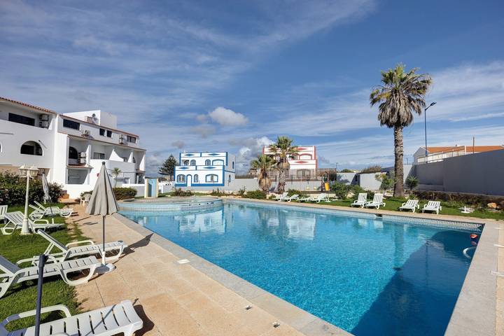 Apartamento para 4 personas, con Balcón además de Jardín y Piscina para niños en Sagres