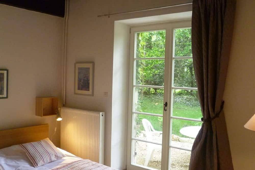 Petit gîte pour 2 personnes avec piscine dans l'ancienne écurie de notre Château in Montbellet, Région de Mâcon