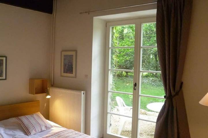 Gîte pour 2 personnes, avec terrasse et piscine ainsi que jardin et sauna à Montbellet - 2