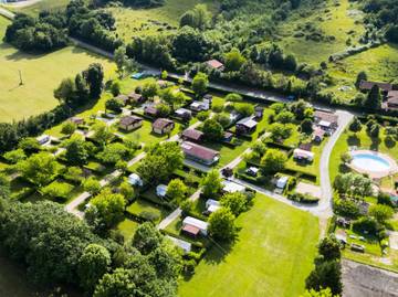 Camping pour 8 personnes, avec jardin et piscine, animaux acceptés dans Haute-Garonne