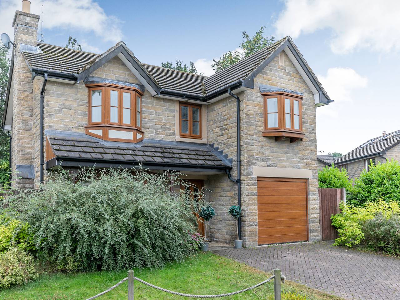 2 Carr Farm Close in Glossop, Derbyshire