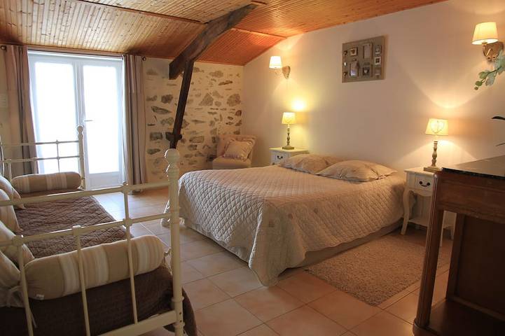 Gîte pour 8 personnes, avec jardin ainsi que piscine et terrasse à Saint-Mathurin - 4