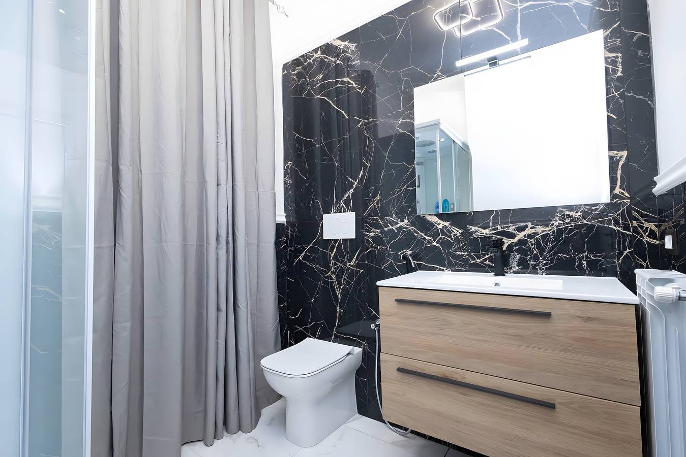 Appartamento intero, Appartamento 'Cf Luxury House' con Balcone, Wi-Fi e Aria Condizionata in Ostia, Roma