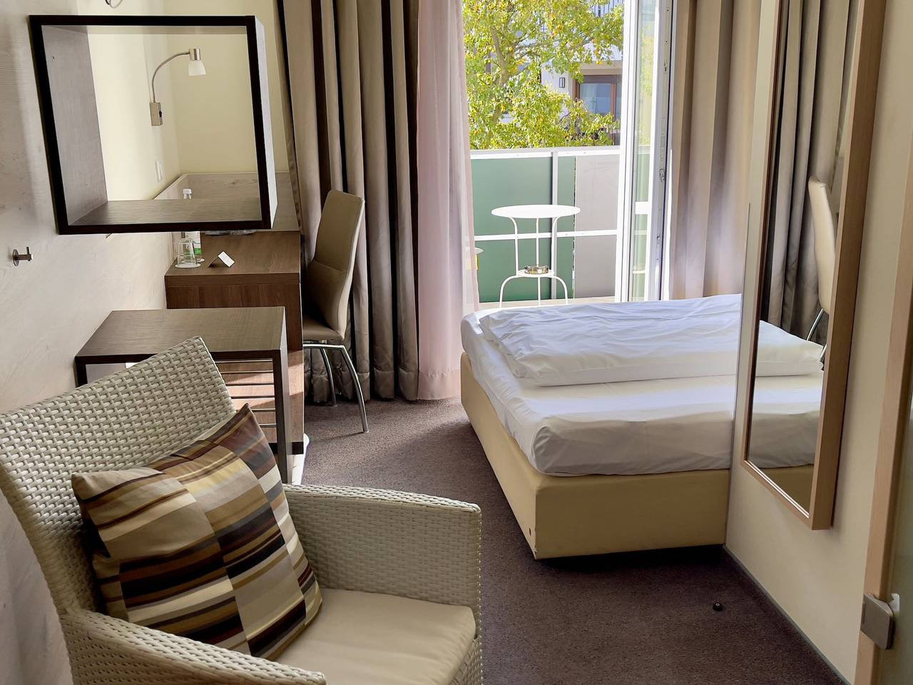 Hotel Central - Einzelzimmer mit Balkon in Bamberg, Fränkisches Weinland