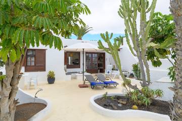 Apartment for 5 People in Playa Blanca, Yaiza, Photo 2