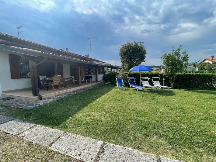 Villa Dolce Riva Lake Escape in Spiaggia Romantica (Manerba del Garda), Manerba del Garda