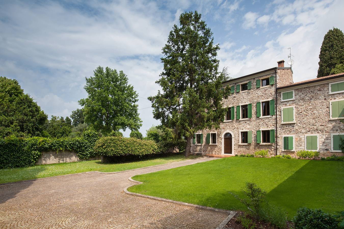 Il Belcanto Villa with Pool in Cavaion Veronese, Gardasee-Berge