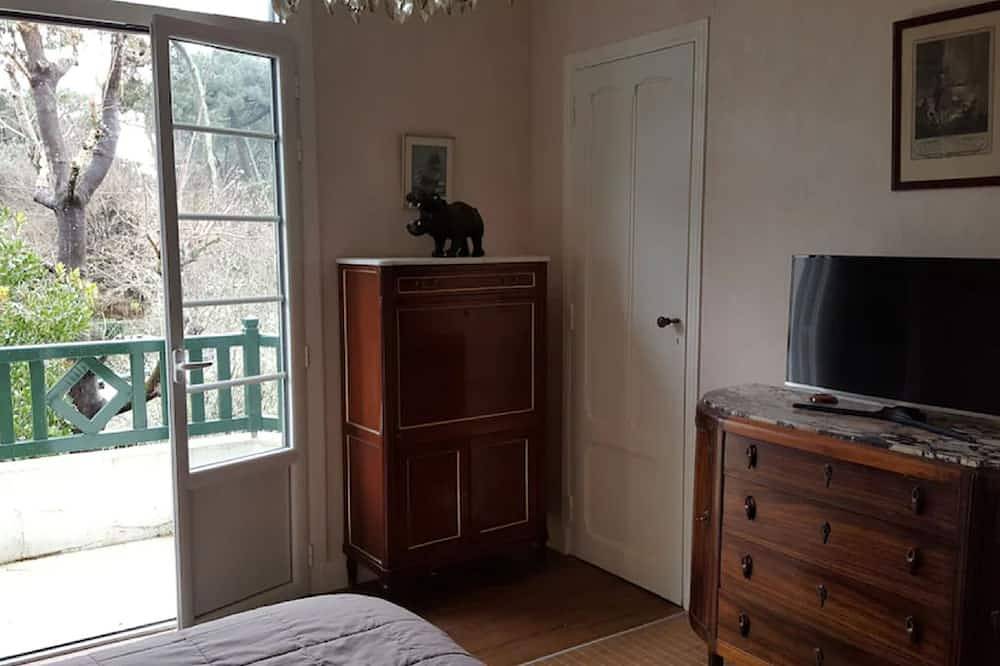 Belle Villa Art & Deco - Piscine Privée et Chauffée à 200 Mètres de la Plage in Le Moulleau, La Teste-de-Buch