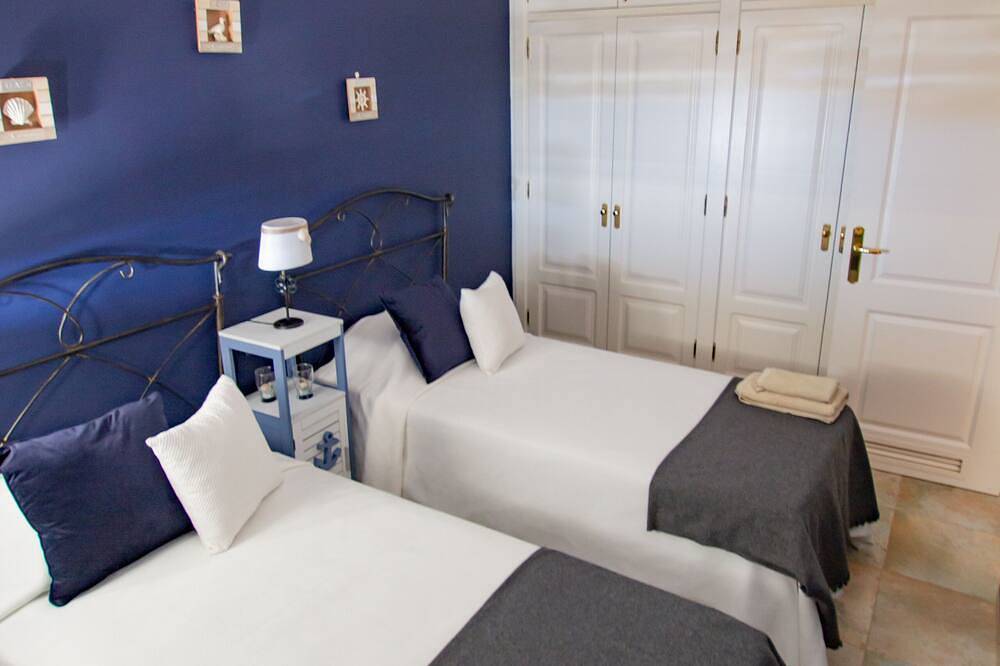 Hel lejlighed, Attic apartment with its own roof terrace and sea layer in Torrox Costa, Torrox