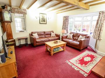 Log Cabin for 4 People in Nettleham, Lincolnshire, Photo 4