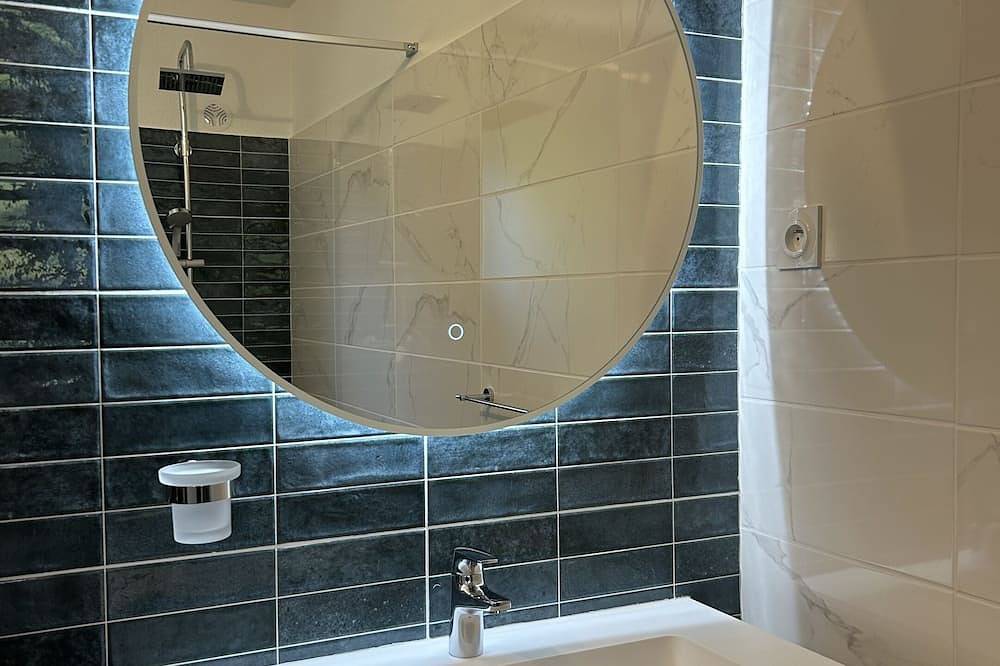 Appartamento intero, Monolocale-Vue Mer-Bagno privato con vasca in Piana-Francia, Ajaccio e dintorni