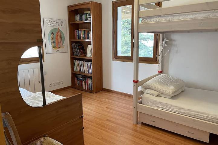 Chalet pour 10 personnes, avec sauna ainsi que jardin et terrasse, animaux acceptés à Chamrousse - 4