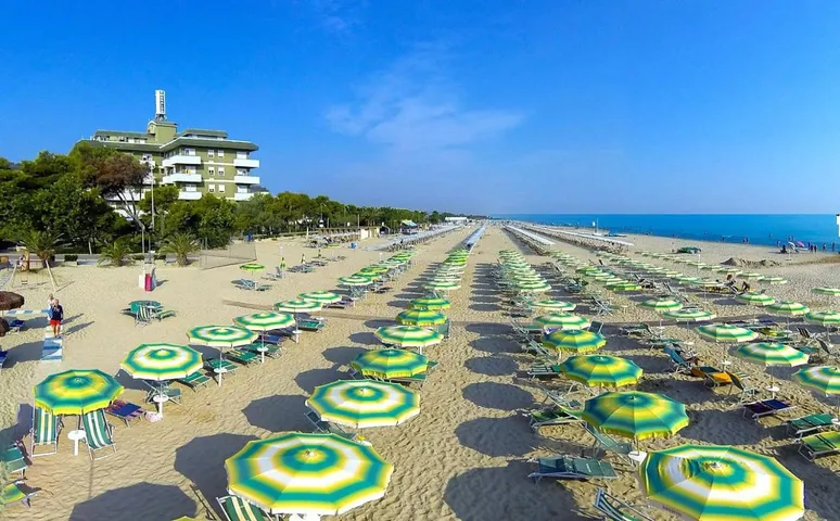 Hotel para 3 personas, con vistas además de jardín y piscina, Se admiten mascotas - 1