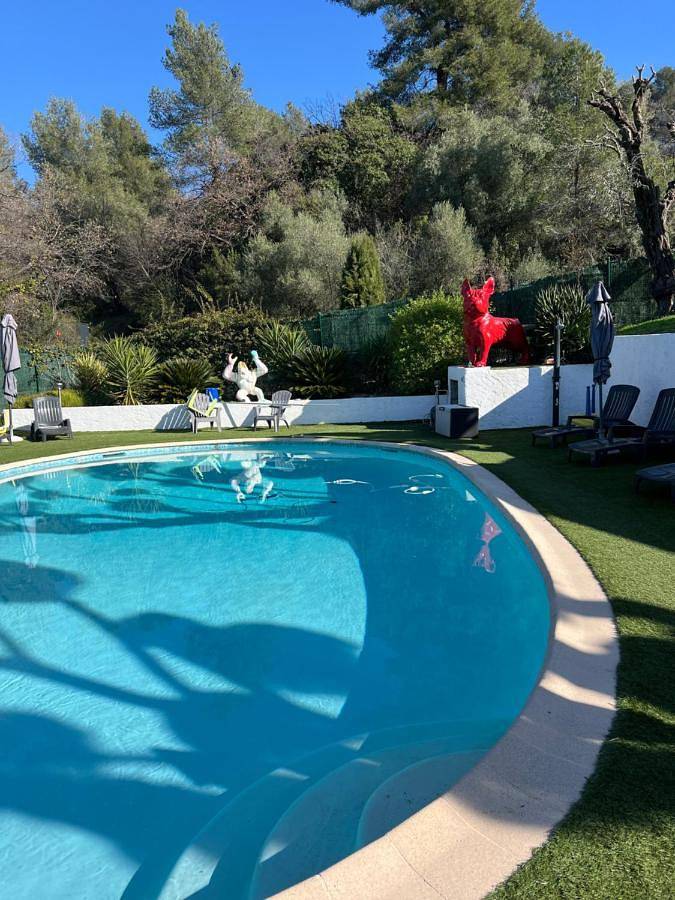Chambre d’hôte pour 6 personnes, avec Terrasse ainsi que Jardin et Piscine