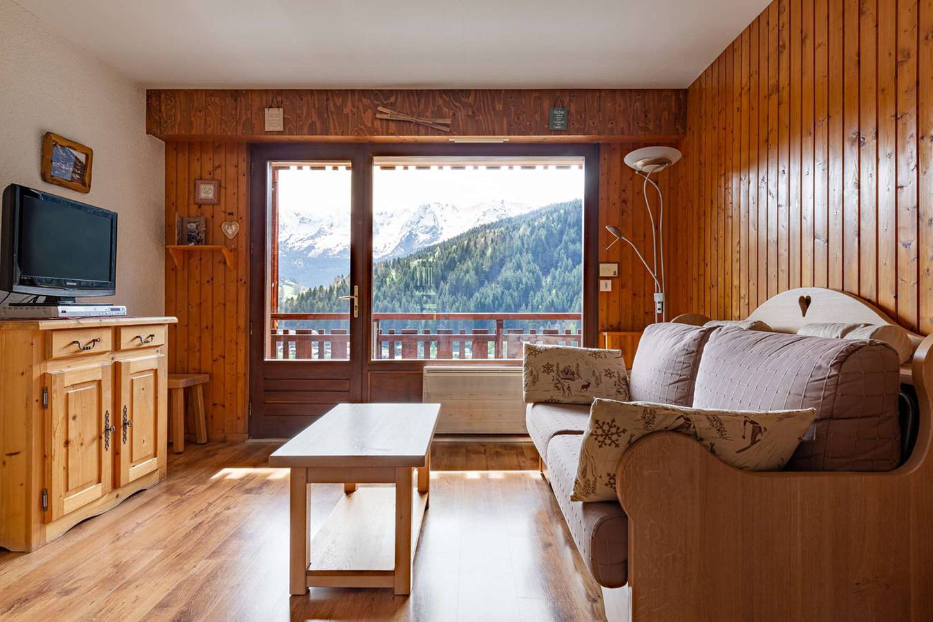 Appartement de vacances entier, Vue Magnifique - Mignon et Confortable à 2 pas du Centre in Le Grand-Bornand, Région d'Annecy