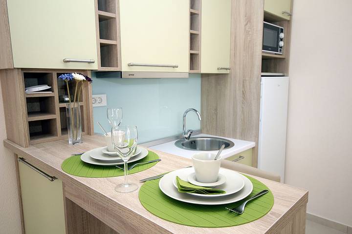 Ferienwohnung für 3 Personen, mit Terrasse und Pool in Montenegro