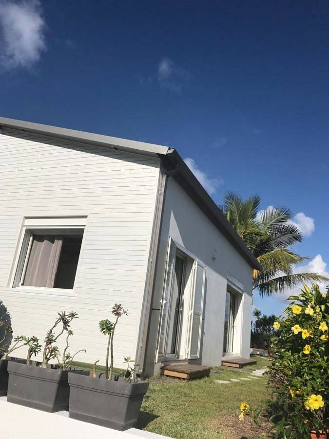 Location de vacances pour 5 personnes, avec vue ainsi que jardin et piscine dans Riviere Du Mat - 2