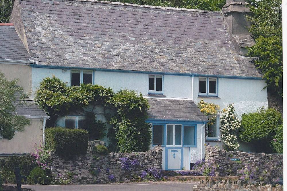 Delightful, family owned, grade Ii listed cottage, 3 bedrooms - sleeps 7 in Stoke Gabriel, Devon