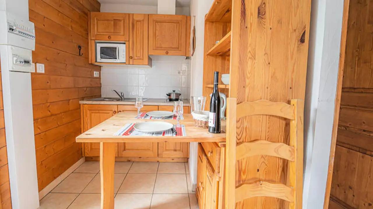 Appartement de vacances entier, Appartement confortable sur la terrasse avec télévision et sèche-linge in Peyre-en-Aubrac, Région de Mende