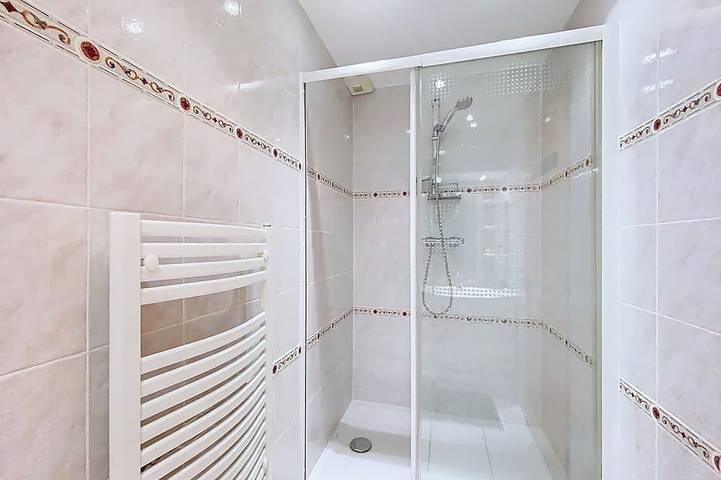 Entire apartment, Apartment in a private home, parking, private garden. Pets allowed in Villard-de-Lans, Parc naturel régional du Vercors