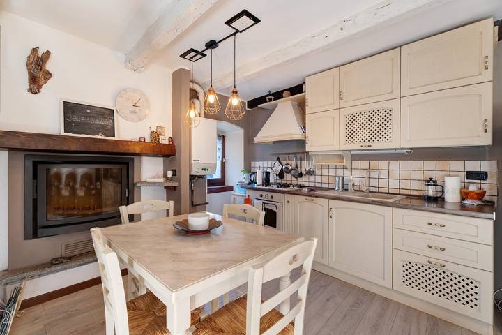 Entire apartment, Apartment "La Ghianda" with Terrace & Wi-Fi in Cossogno, Lago Maggiore (Piemonte)