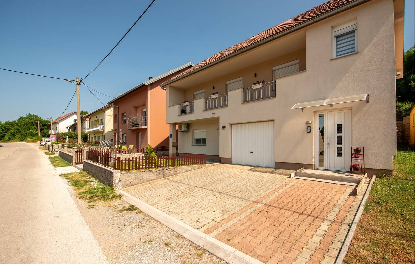 Ganze Ferienwohnung, Gemütliche Ferienwohnung mit Terrasse, Küche, WLAN und Parkplatz in Gračac, Zadar