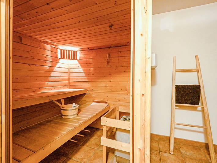 Ferienhaus für 10 Personen, mit Balkon und Terrasse sowie Sauna und Ausblick im Wallis - 2