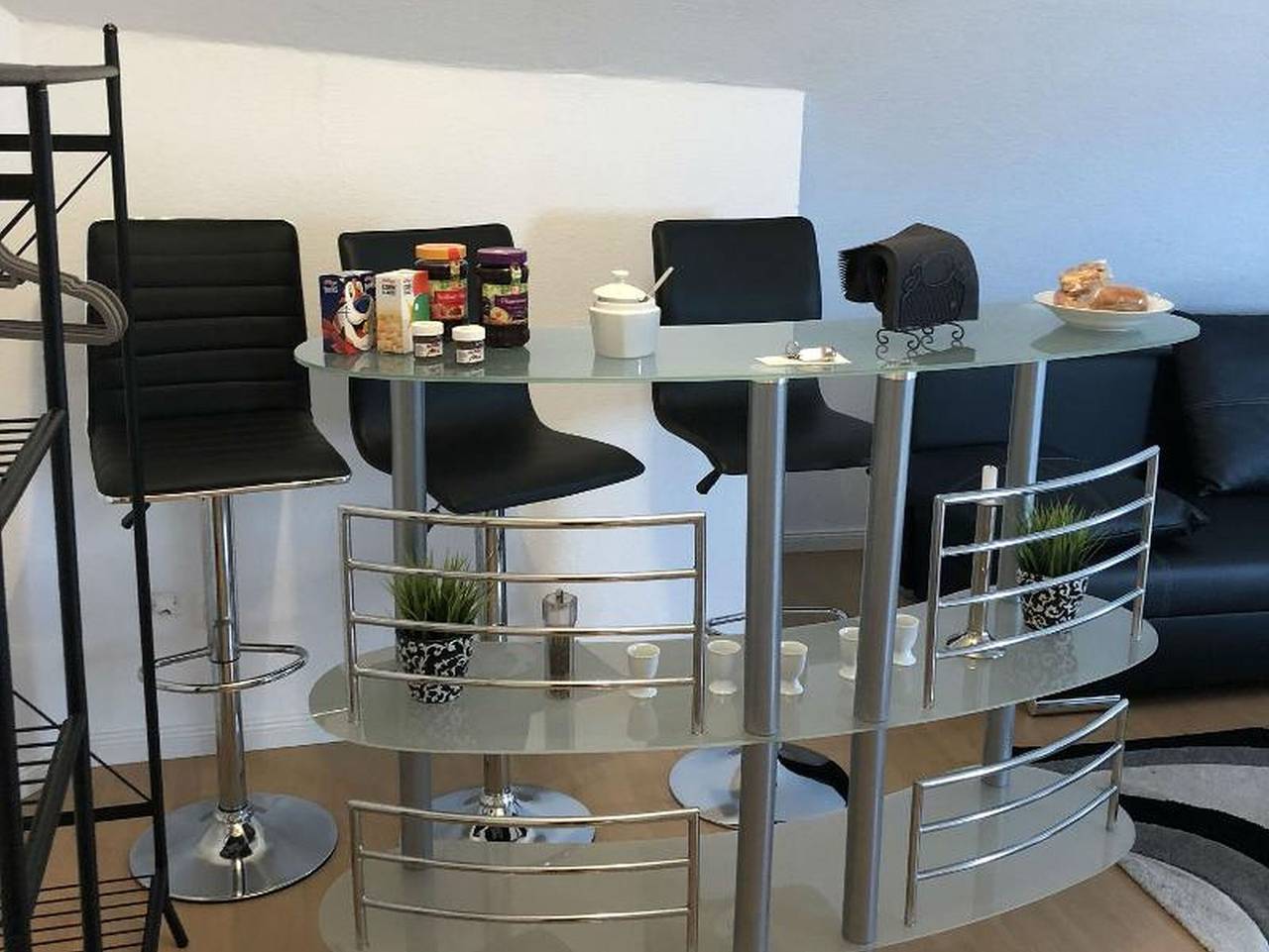 Entire apartment, Holiday Apartment (1st Floor) for up to 2 Guests in Laatzen, Hanover Region