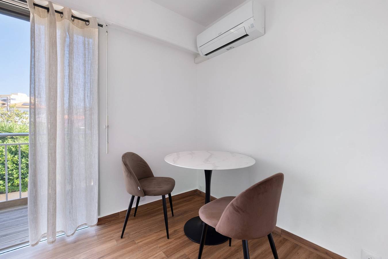 Studio entier, Studio « Les Jacinthes Proche Mer » avec balcon, Wi-Fi et climatisation in Cros de Cagnes, Cagnes-sur-Mer