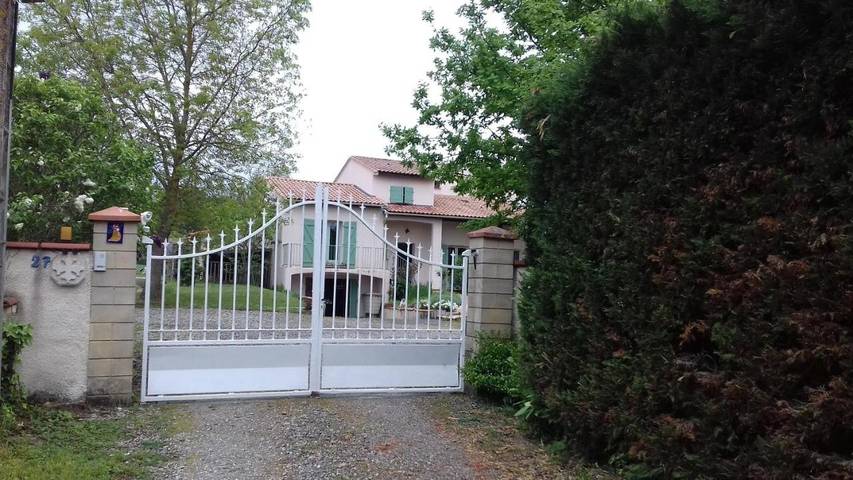 Maison d’hôte pour 2 personnes, avec Terrasse et Jardin ainsi que Piscine et Vue dans Haute-Garonne - 3