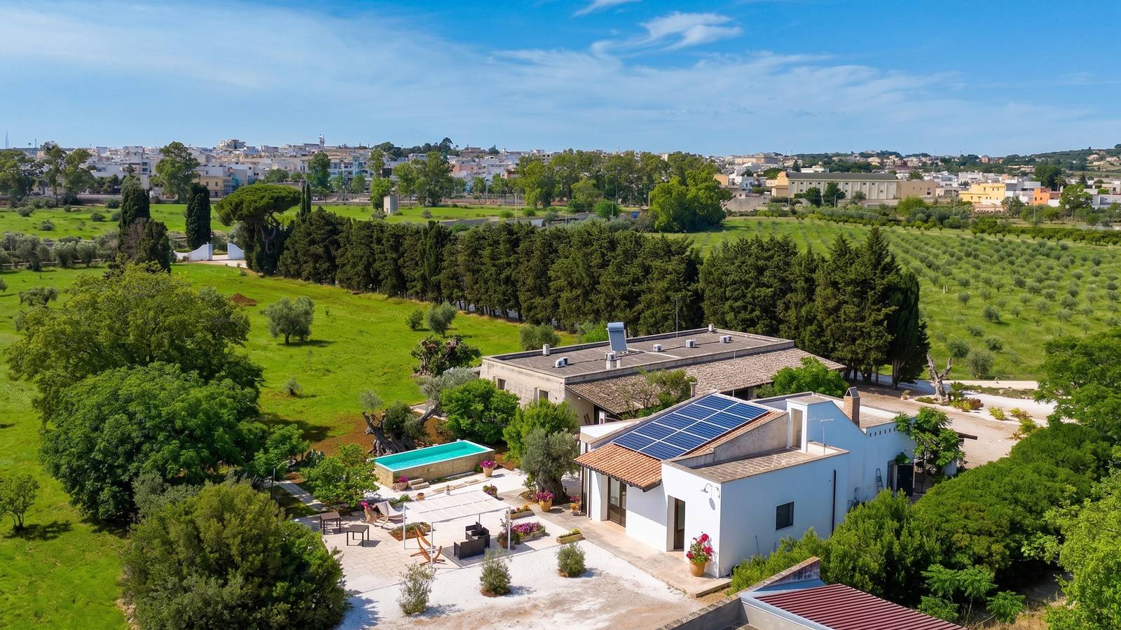 Intero agriturismo con piscina a uso esclusivo in Casarano, Golfo di Taranto