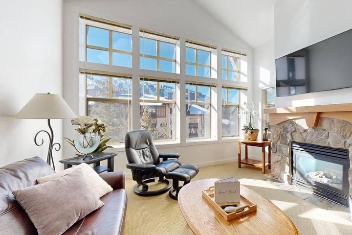 Location de vacances pour 6 personnes, avec terrasse et sauna ainsi que piscine et vue à Solitude