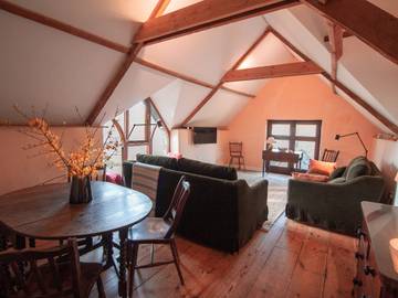 Log Cabin for 6 People in Cornwall, South West England, Photo 2