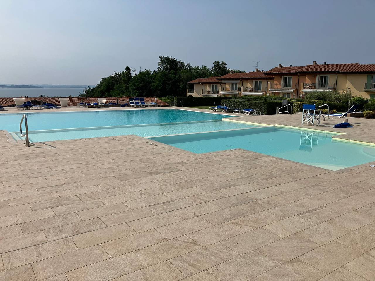 Entire apartment, Vento di Lago by Bookinggardalake in Manerba del Garda, Garda Mountains