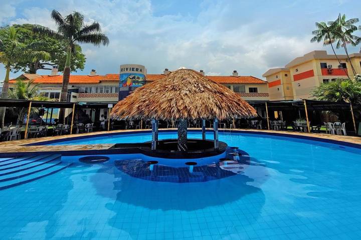 Hôtel pour 2 personnes, avec jardin ainsi que bassin pour enfant et piscine, animaux acceptés
