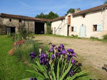 Gîte pour 6 personnes, avec jardin à Nueil-les-Aubiers