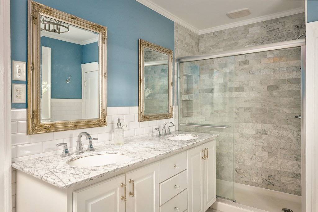 Luxurious Cape Cod in Emerywood - Minutes to Furniture Market & Hp University in High Point, Guilford County