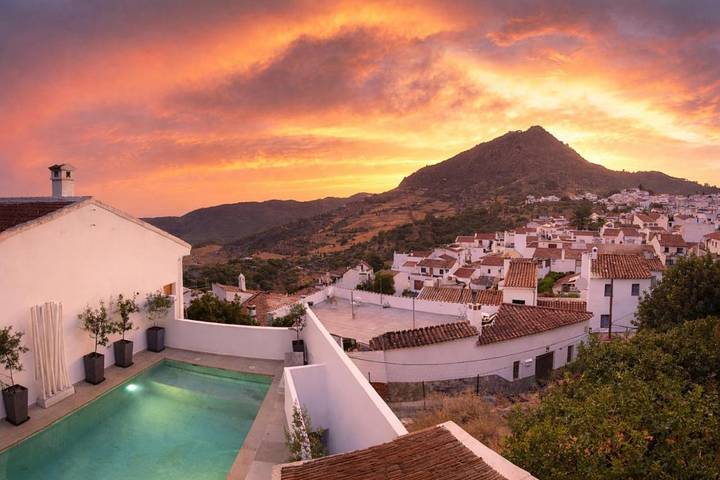 Holiday rental for 8 people, with Balcony and Hot tub as well as Terrace and Garden in Gaucín