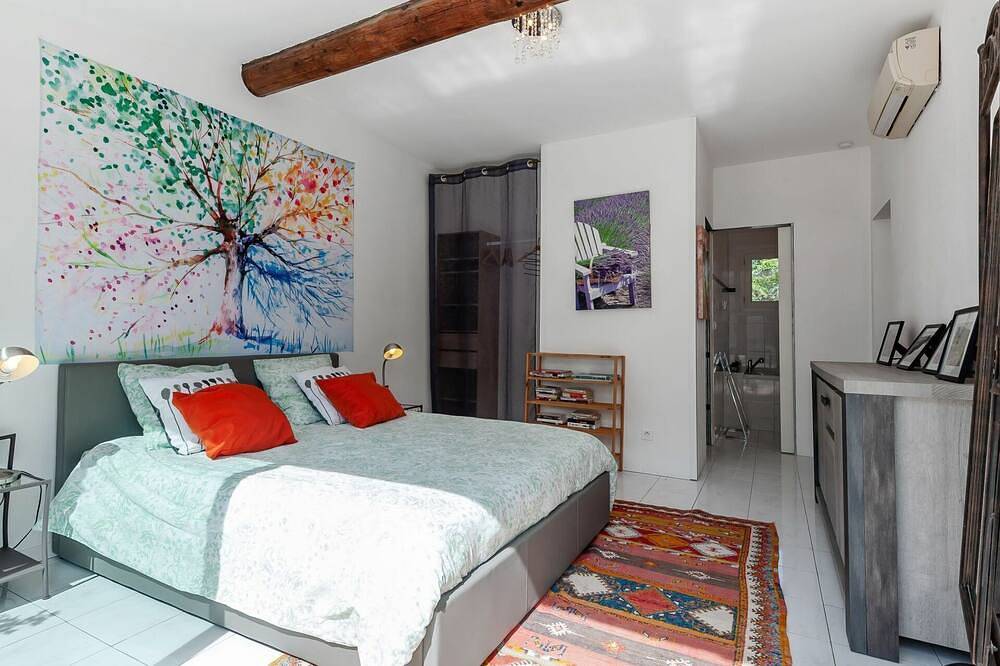 Alleinstehendes Ferienhaus mit Klimaanlage,  W-Lan, Whirlpool, privatem Pool, Tv, Innenhof in Caumont-sur-Durance, Vaucluse