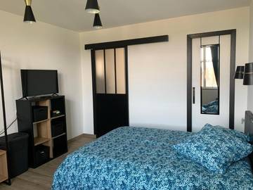 Gîte pour 2 personnes, avec vue et piscine ainsi que balcon et jardin dans Étrez
